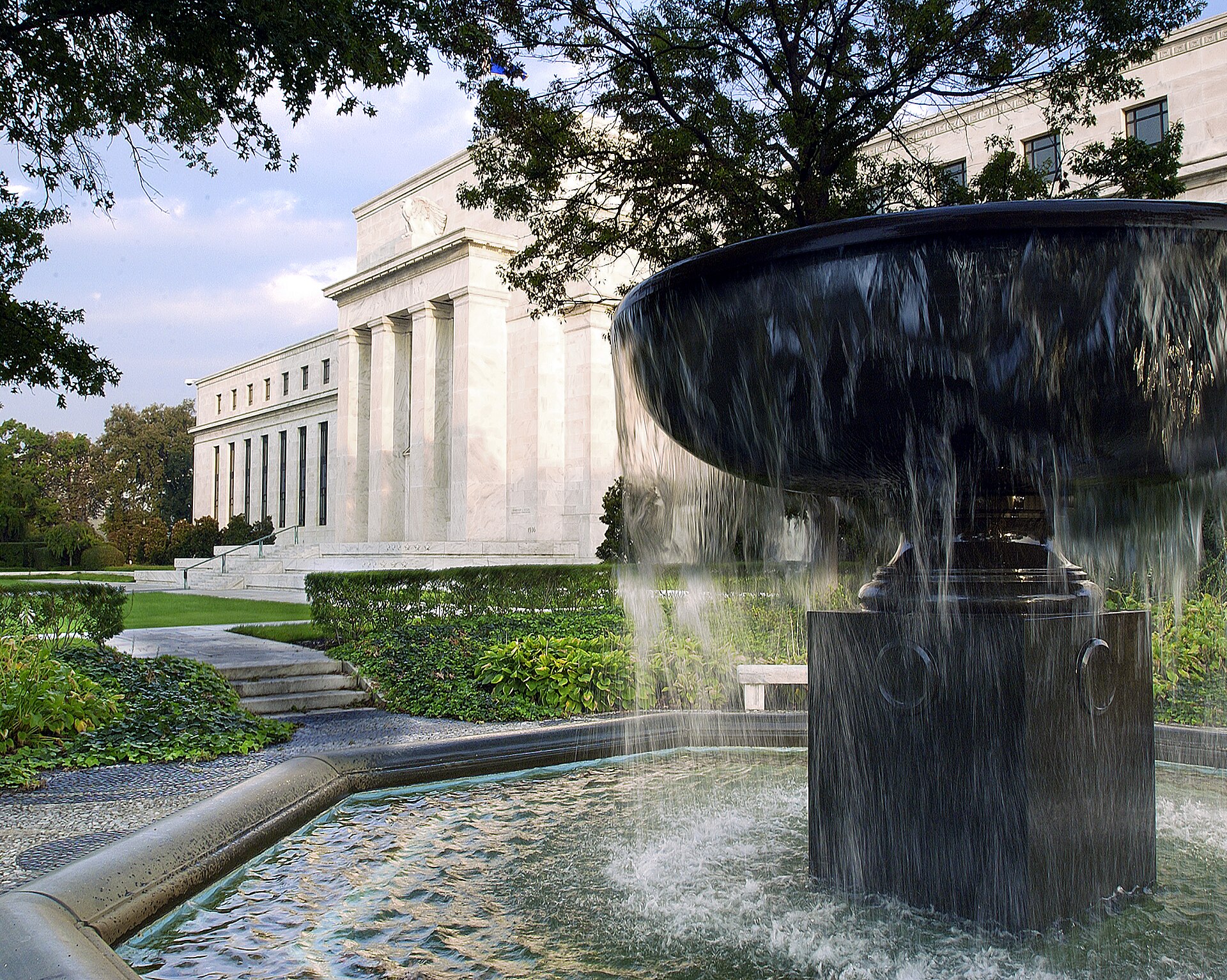Fountain outside of the Marriner S. Eccles building.